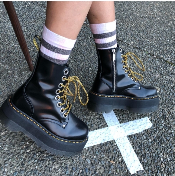 Dr. Martens Shoes - DR.MARTENS Jadon Quad Max Sole Black boots size 6